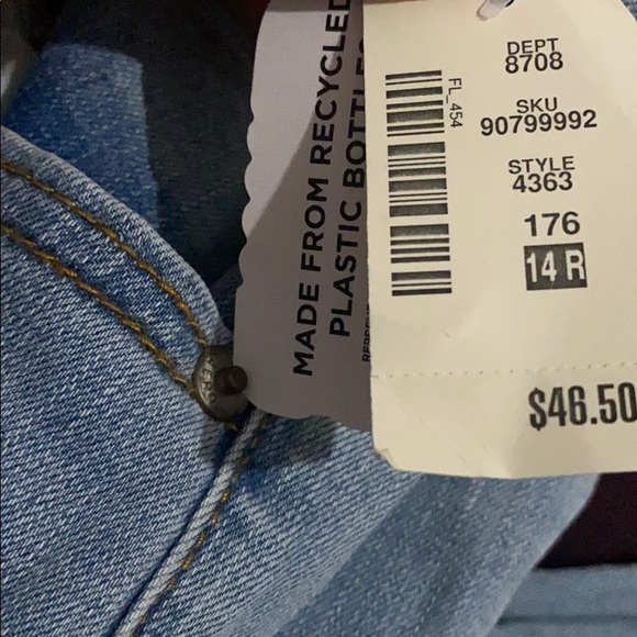 light blue jeans! - Picture 2 of 3